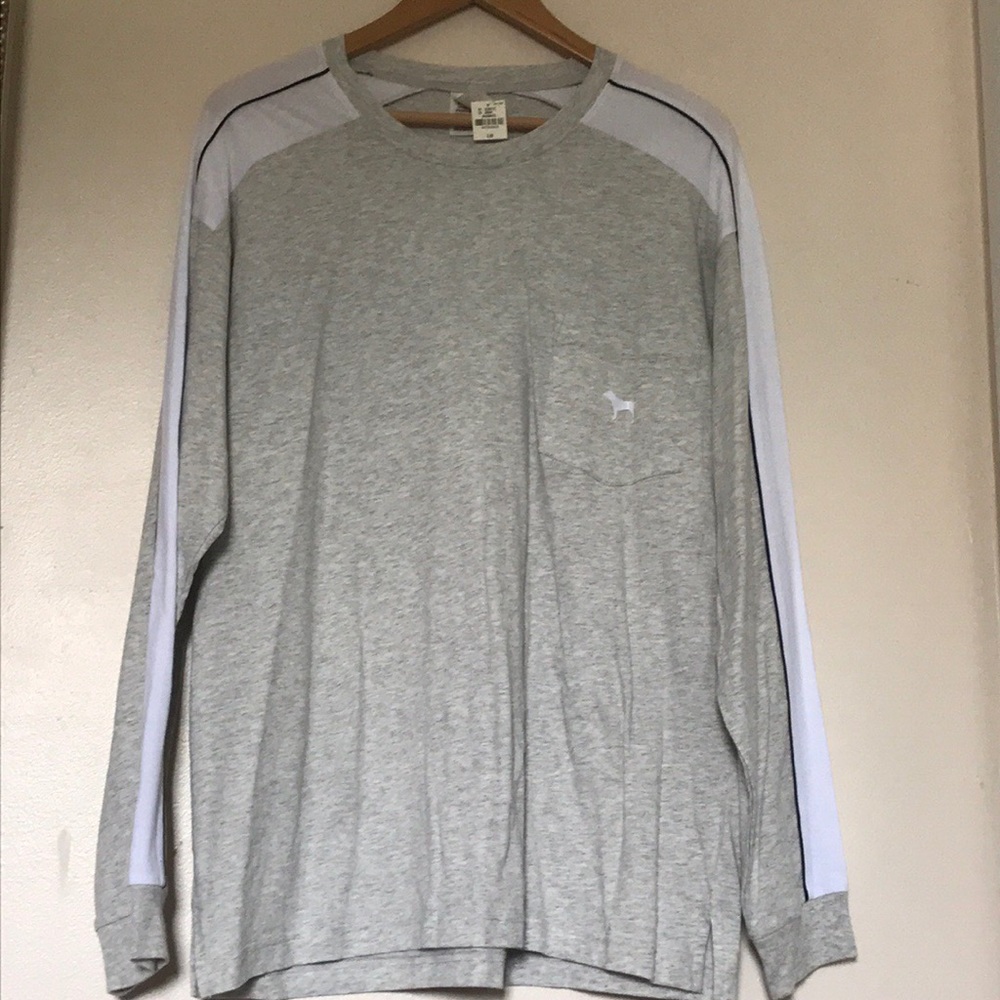 🎉 Sale Victoria’s Secret PINK Long Sleeve Tee 🎉